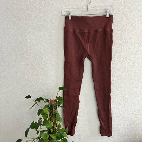 High-Waisted Seamless Rib Legging Fabletics - Picture 3 of 3